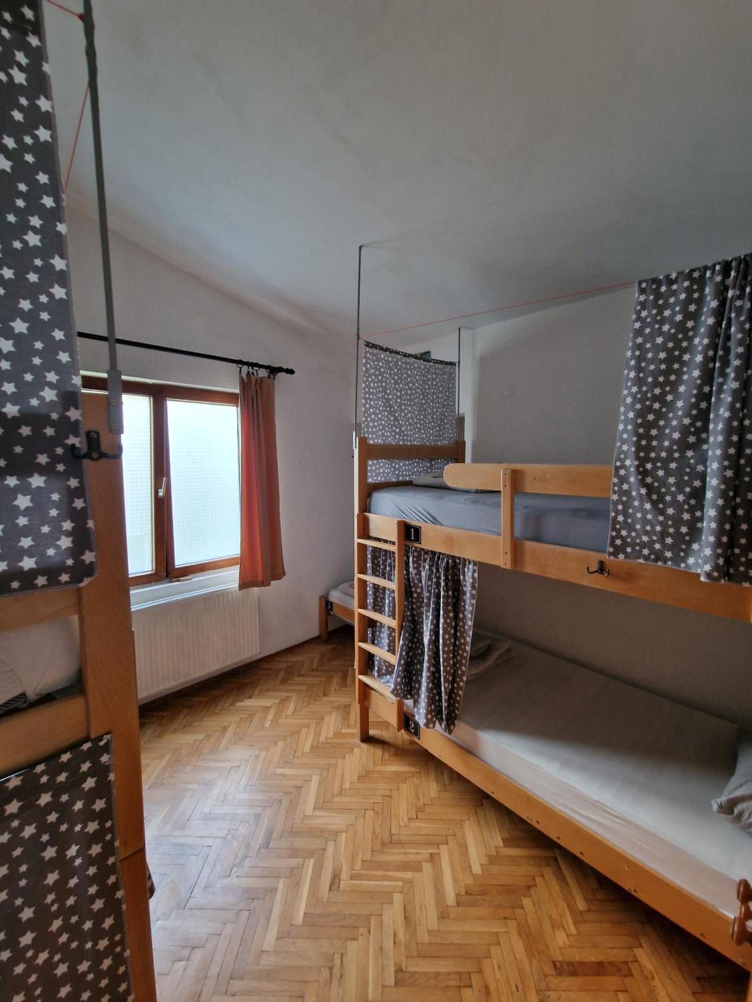 Pirate Backpackers Hostel อุลซิน ภายนอก รูปภาพ
