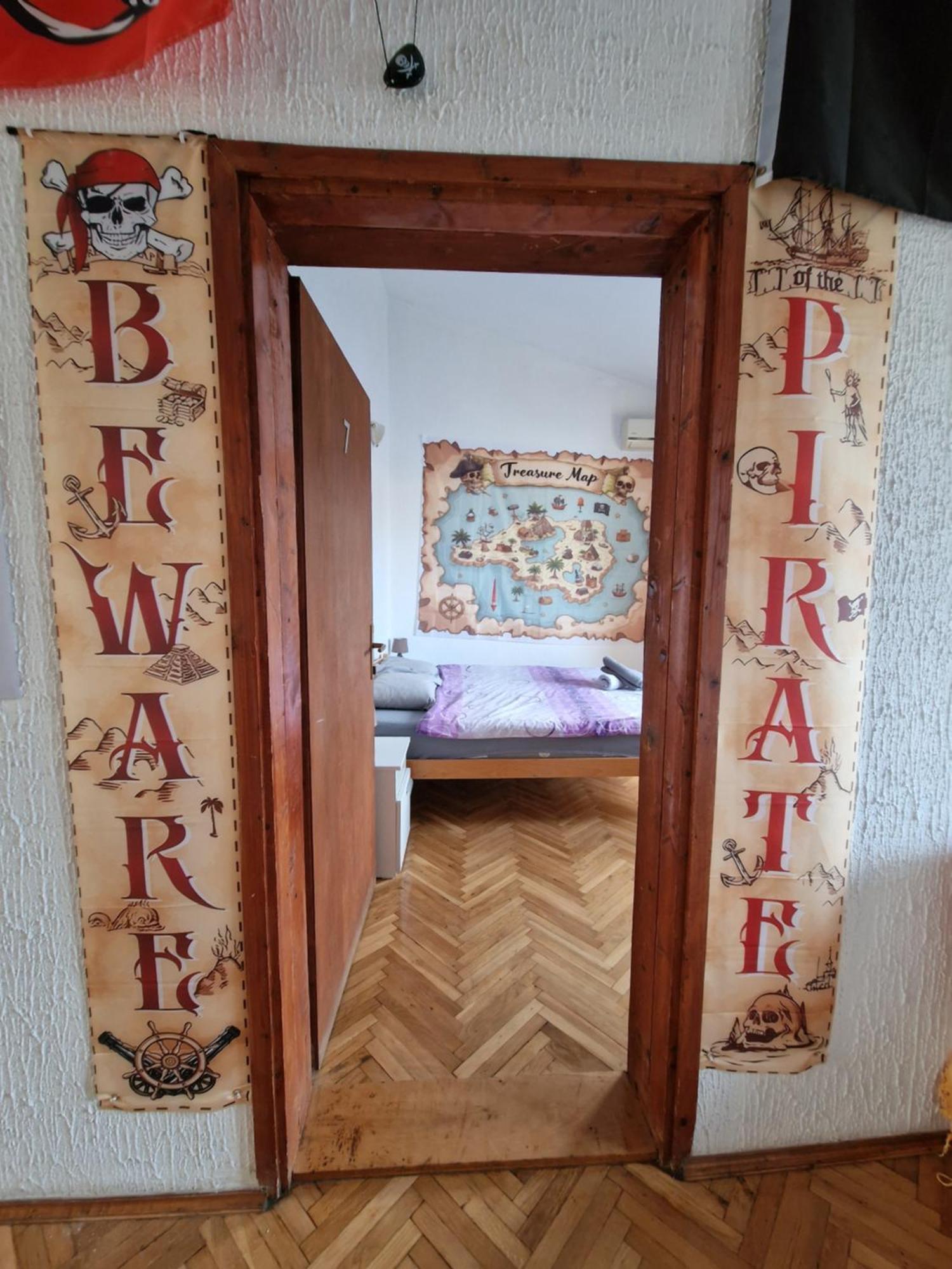 Pirate Backpackers Hostel อุลซิน ภายนอก รูปภาพ